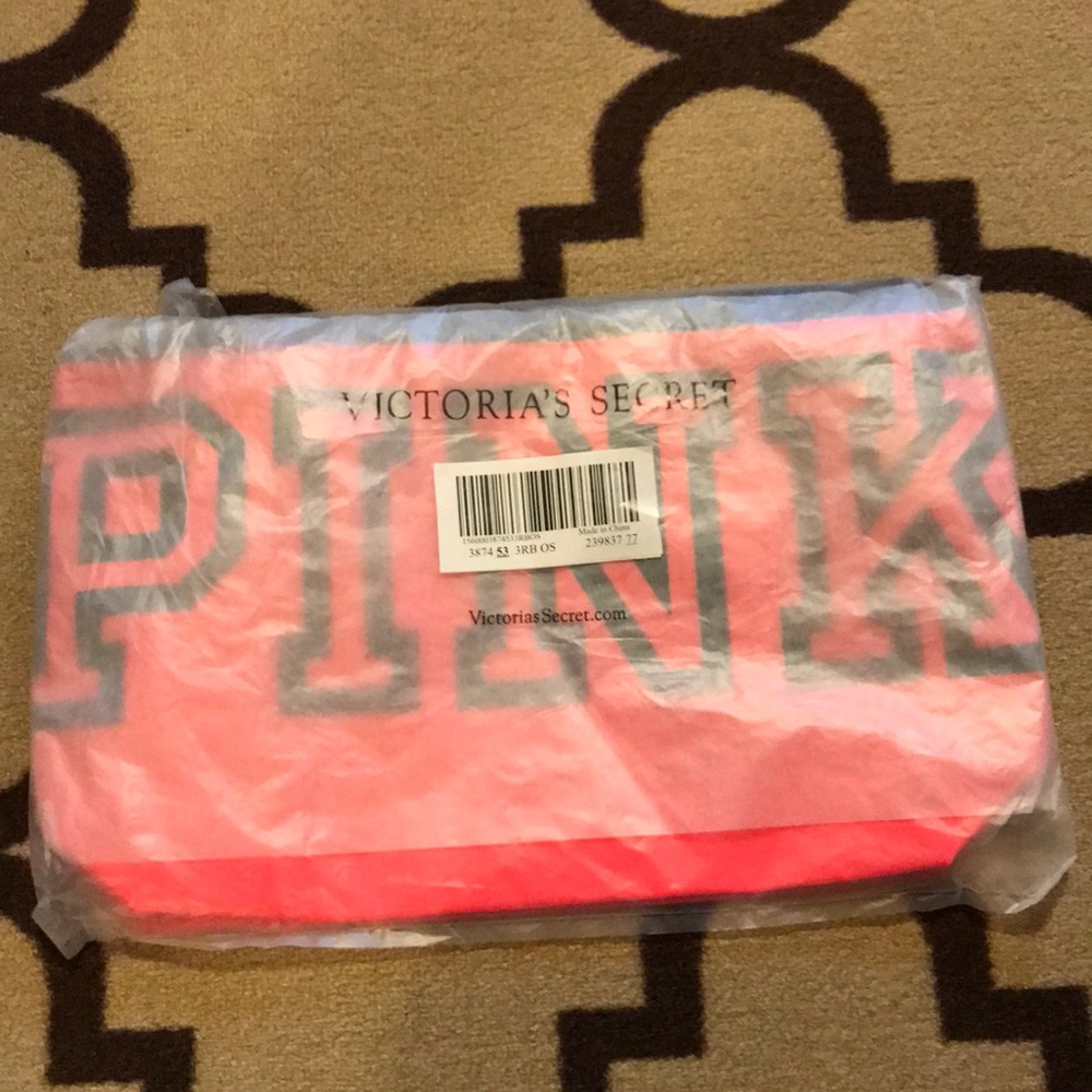 🎉HP🎉 🆕 PINK mesh tote - Picture 2 of 3